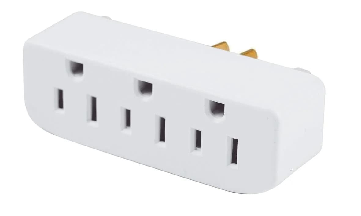 Multicontacto Triple Aterrizado AKSI - 117413